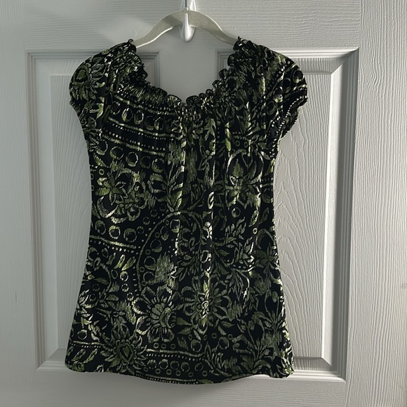 Carol Rose Floral Smocked Collar Top - Picture 5 of 6